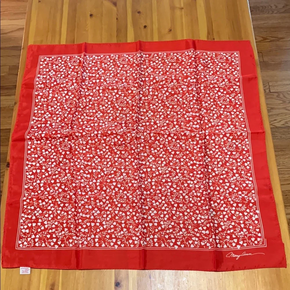 Vintage Hallmark signed Mary Ann, Red and White Floral Scarf, made in Japan - Picture 5 of 11